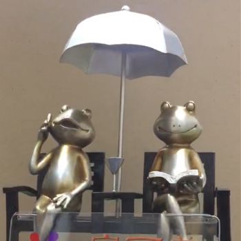 铁艺摆件两只青蛙表面渡铜工艺