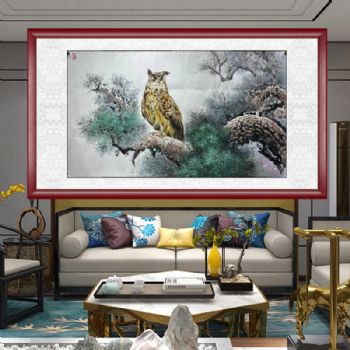立于松柏上的猫头鹰水墨国画朝鲜画动物国画实木画框